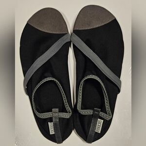 NEW, Fitkicks Athletic Sneakers Yoga Athletic Slip On Flex Form Sole size XL